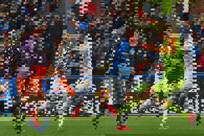 1374589