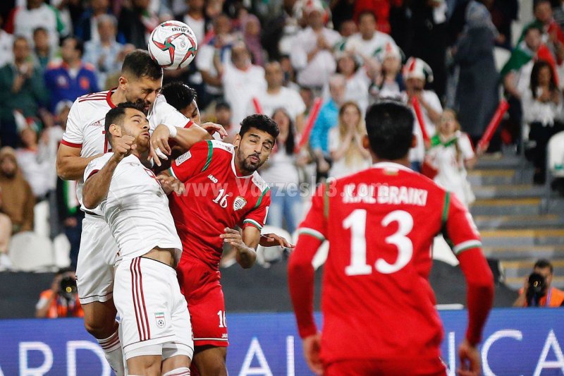 حسینی یک دقیقه تا پنالتی و کارت زرد! 