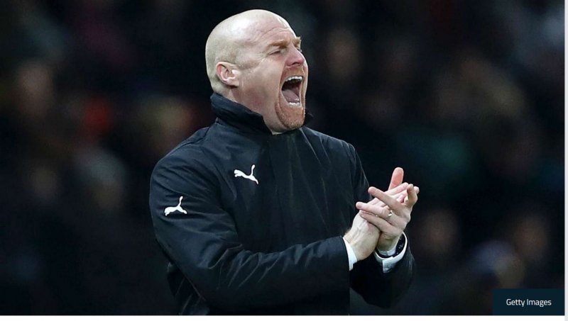 یونایتد با اشتباهات داوری امتیاز گرفت