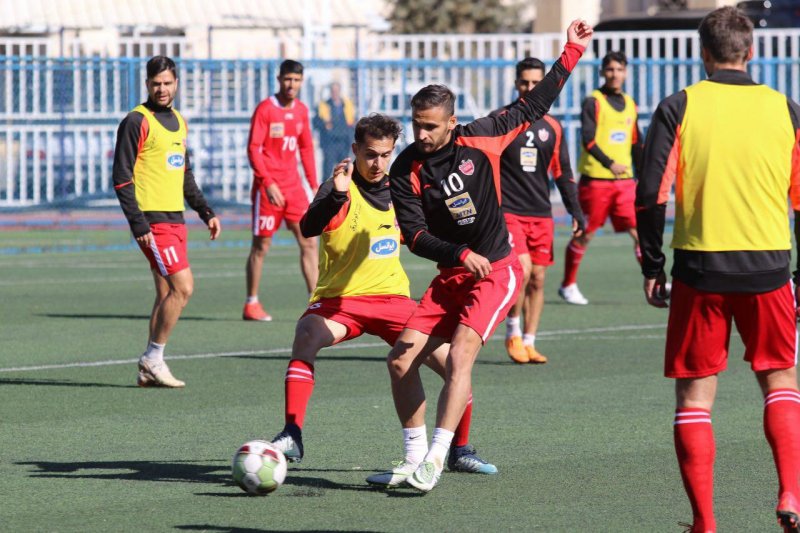 استقبال گرم از احمد نوراللهی در تمرین پرسپولیس