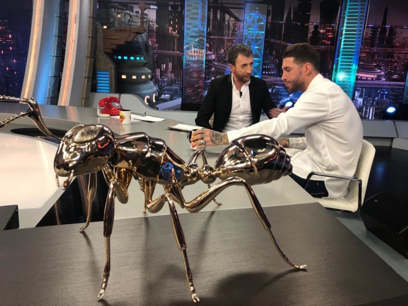 داستان جالب هدیه عجیب راموس برای مجری تلویزیون