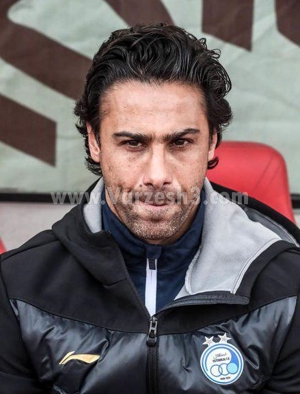 سیمای فرهاد روی نیمکت آبی(عکس)