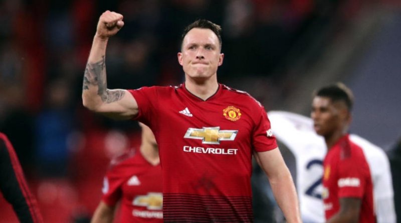 مدافع یونایتد و رد درخواست واران برای شماره 4