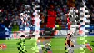 حکیم زیاش، پرفروغ تر از کهکشانی ها