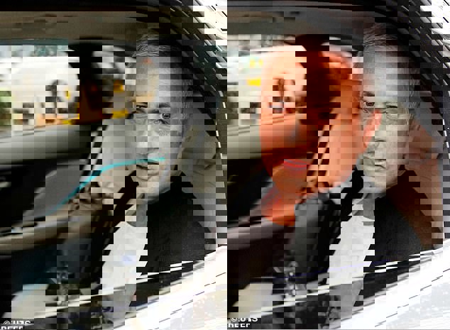 1385693
