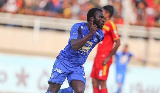 اولین حضور ایسما در ترکیب اصلی استقلال