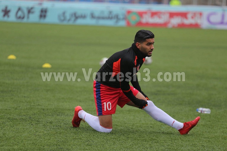 کارت شریفی در اعتراض با عملکرد زرگر