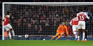 کمک ذخیره های آرسنال به دیده شدن پنالتی اوبامیانگ