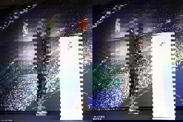 1389784