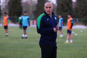 منصوریان: با سوت داور مدیرعامل و مربی عوض می‌شود!