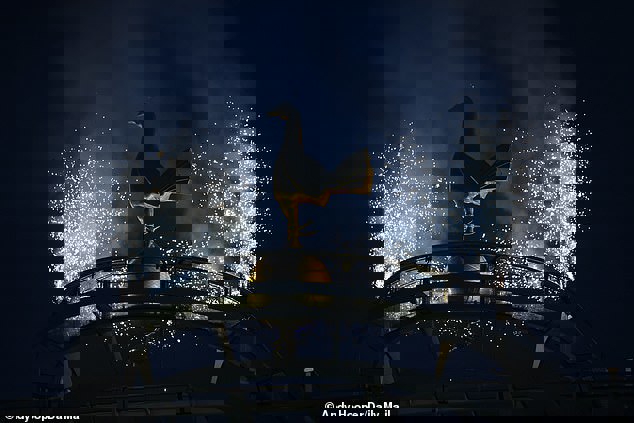 افتتاح باشکوه ورزشگاه یک میلیارد پوندی تاتنهام (عکس)