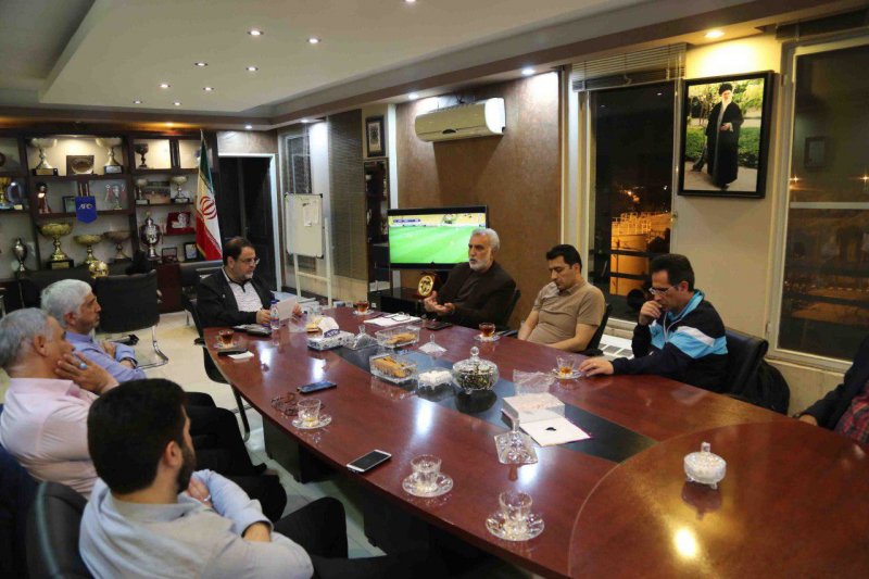 اخراج موقت سه بازیکن از پیکان