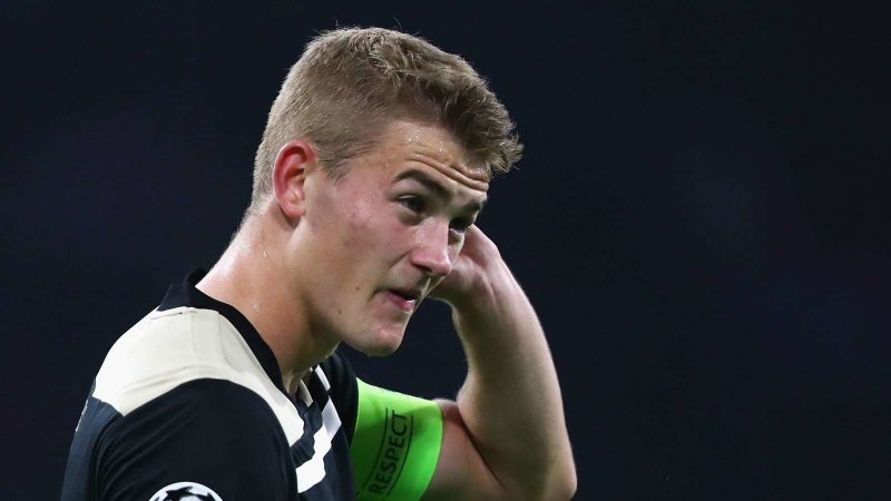 کاپیتان آژاکس: در مورد بارسلونا حرف نمی‌زنم