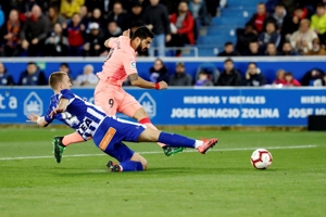 آلاوس 0-2 بارسلونا: عکس آبی و اناری‌ها روی جام
