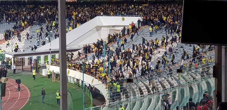 در زمین‌چمن آزادی باید به فحاش‌ها 80ضربه‌شلاق می‌زدند