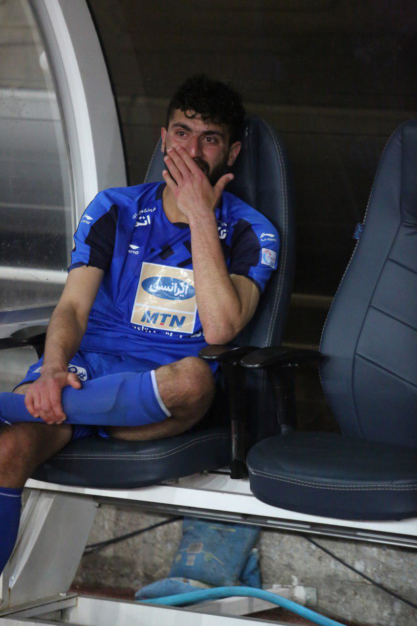 اشک دانشگر در بازی با استقلال با پدیده