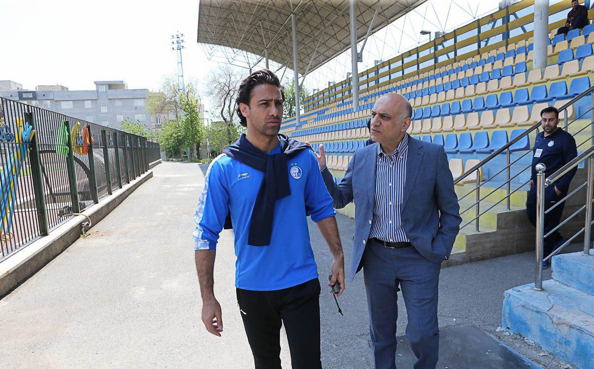 معارفه فرهاد مجیدی در تمرین استقلال