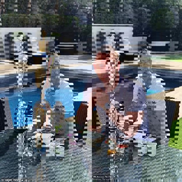 1401953