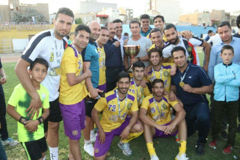 جام قهرمانی لیگ 2 بر دستان مربی سابق پرسپولیس 