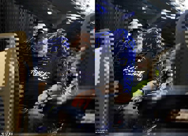 1403812