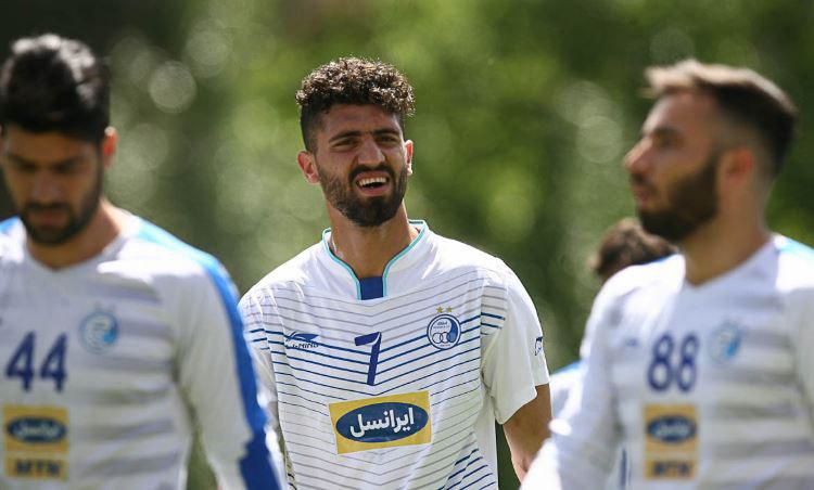 دانشگر با پیراهن مجیدی