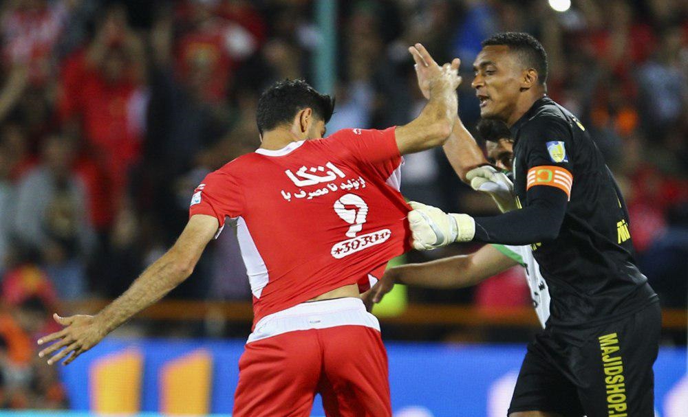 درگیری مهدی ترابی و ده خسوس در بازی پرسپولیس و ماشین سازی