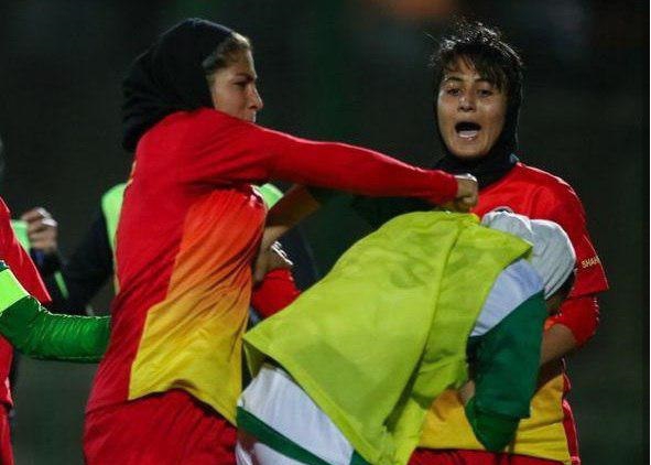 زد و خورد شدید در لیگ برتر فوتبال بانوان(عکس)