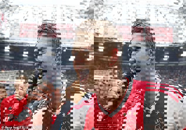 دی لیخت: به زودی تیم بعدی ام مشخص می شود