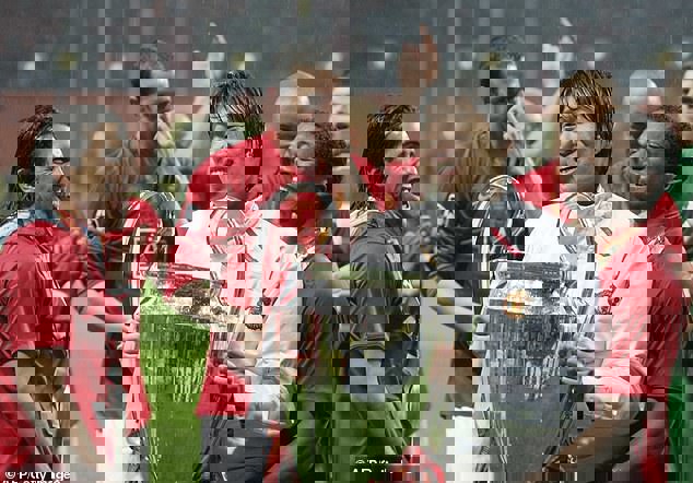 پاتریس اورا، بهترین دوستم در منچستریونایتد بود