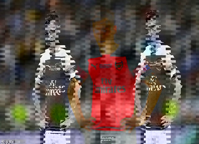 اظهارات تند امری درباره اوزیل: لیاقت ندارد!