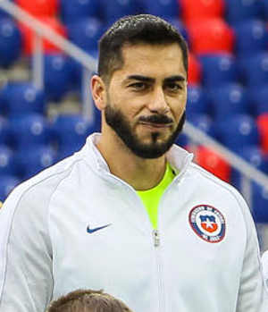 به مسی توصیه می کنم ساکت باشد و حرف نزند