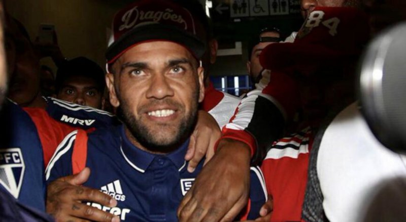 دنی آلوس: از بارسلونا و یوونتوس پیشنهاد داشتم