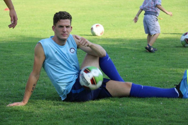 ملی پوش سابق هلند در ایران چه میکند؟