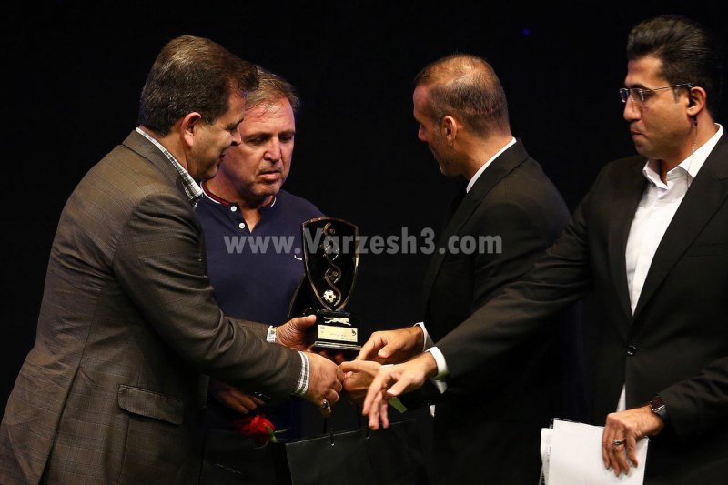 روایتی از مراسم بی نظم و شلوغ برترینها