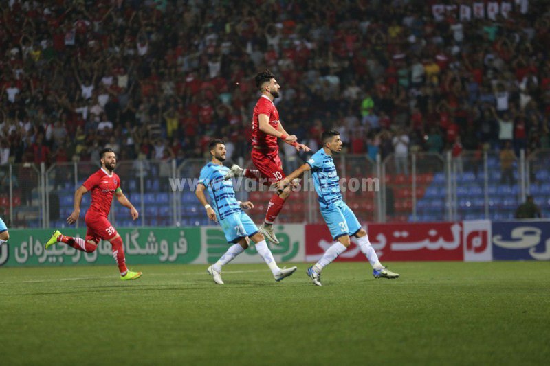 چمن استادیوم شهید وطنی طبیعی میشود