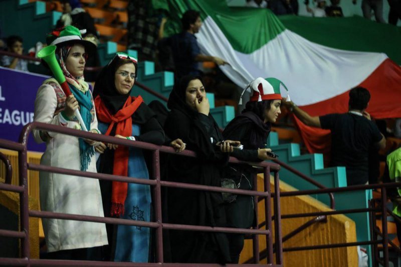 حضور زنان در سالن والیبال، بازهم گزینشی؟!