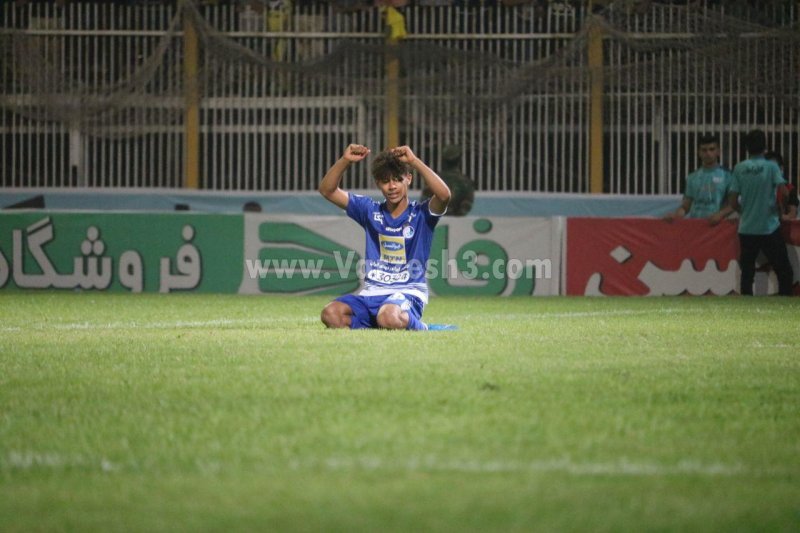 قائدی هم با برانکارد از زمین خارج شد