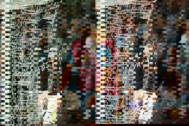 درگیری عجیب دو بازیکن استون‌ویلا در میدان