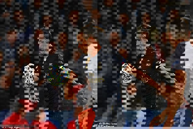 تاخیر گرت بیل دوباره حاشیه ساز شد