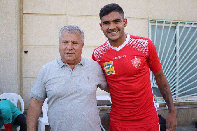 براندائو: من پرنده فروش نیستم، خوشحالتان می کنم