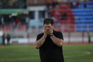 دهقانی: مهاجری مظلومانه در نساجی مربیگری می‌کند