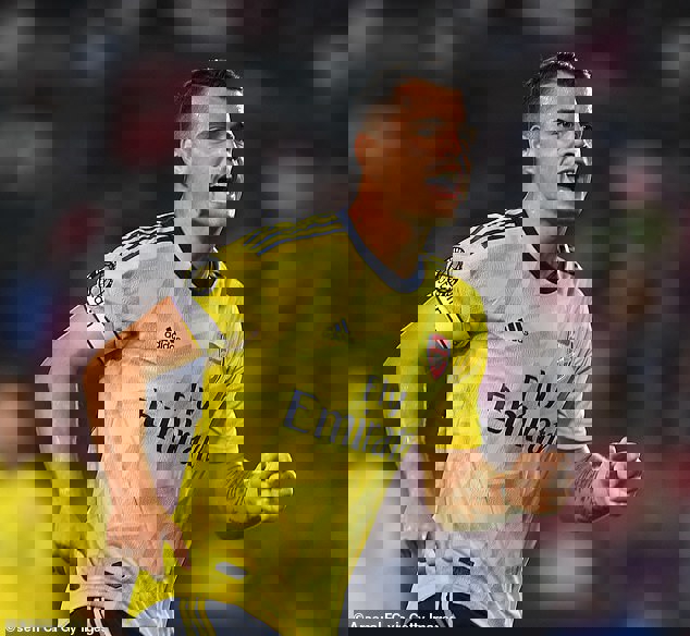 انتقاد هواداران آرسنال از ژاکا: سرت را ندزد کاپیتان!