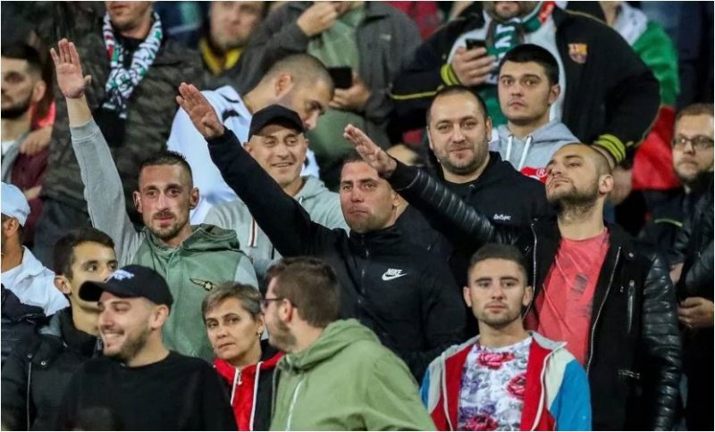 غوغای استرلینگ زیر باران فحش و سلام هیتلری