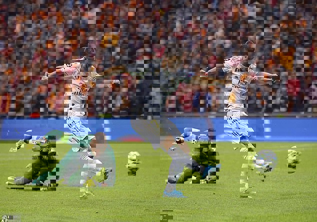 چه گل نزنیه این ادن هازارد!