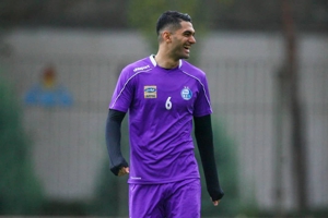 علی کریمی؛ بهترین بازیکن دیدار نساجی و استقلال