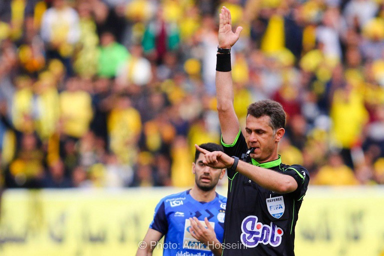 اتهام بزرگ استقلال به داور بازی با سپاهان(عکس)