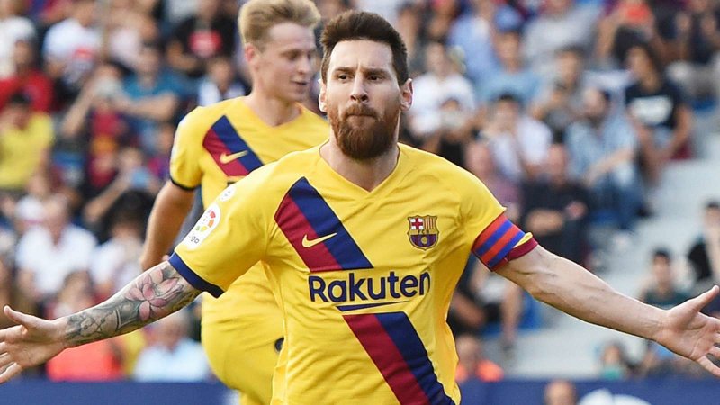 مسی در زمین راه می‌رود ولی ناگهان گل می‌زند