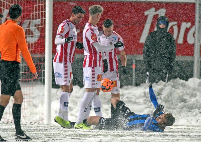فوتبال دیوانهوار در حوالی قطب شمال