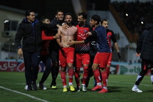 شماره 5 و پنجمین گل به نیازمند (عکس)