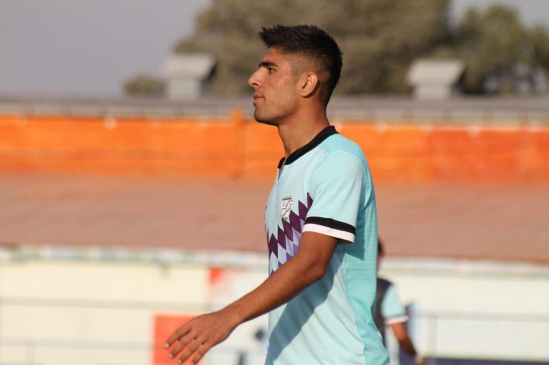 اسلامیخواه: شرف داریم و جلوی تراکتور وا نمیدهیم